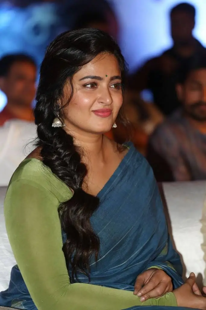 Anushka Shetty Wallpapers Smiling Face Closeup